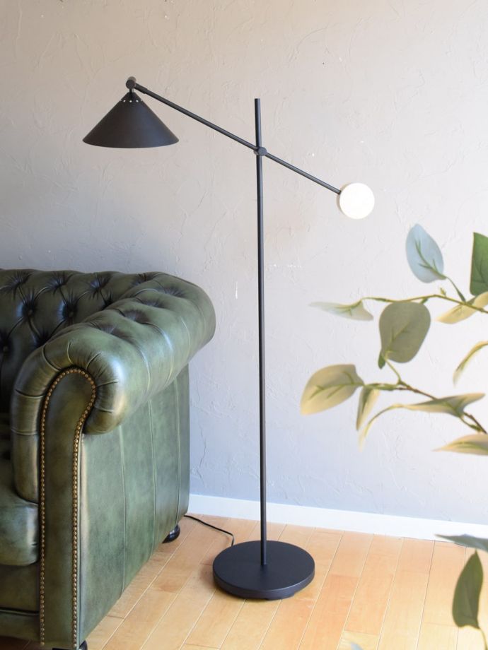 北欧スタイルのおしゃれなスタンドライト、スチール製のフロアランプ
