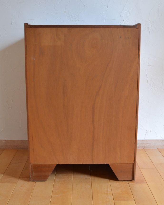 北欧スタイルのヴィンテージ家具、電話台にピッタリなネイサン社の