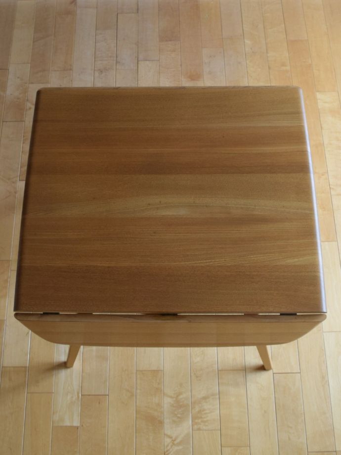 伸長式のおしゃれなダイニングテーブル、アーコール社のヴィンテージ