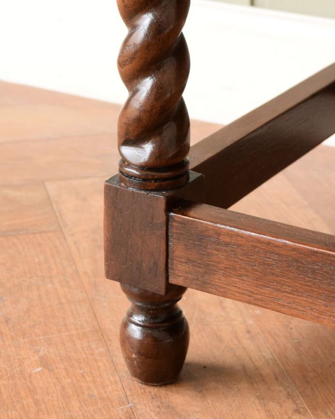 アンティーク風の本棚、ステンドグラス扉が可愛いガラスキャビネット(y