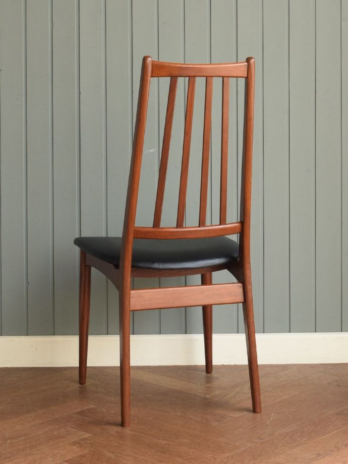 イギリスから届いたチーク材のダイニング椅子、北欧スタイルの
