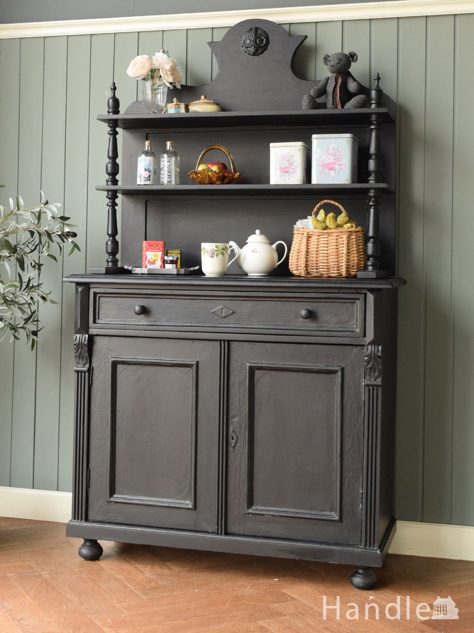 シャビーシックでおしゃれなフレンチキャビネット、アンティークの