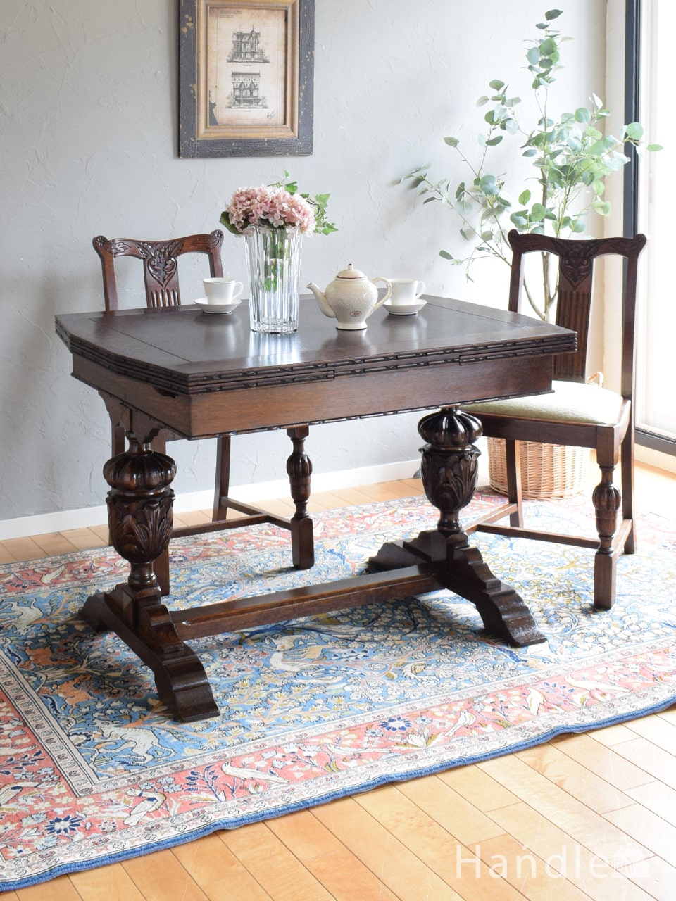 脚先まで美しいドローリーフテーブル、英国アンティークの伸長式の