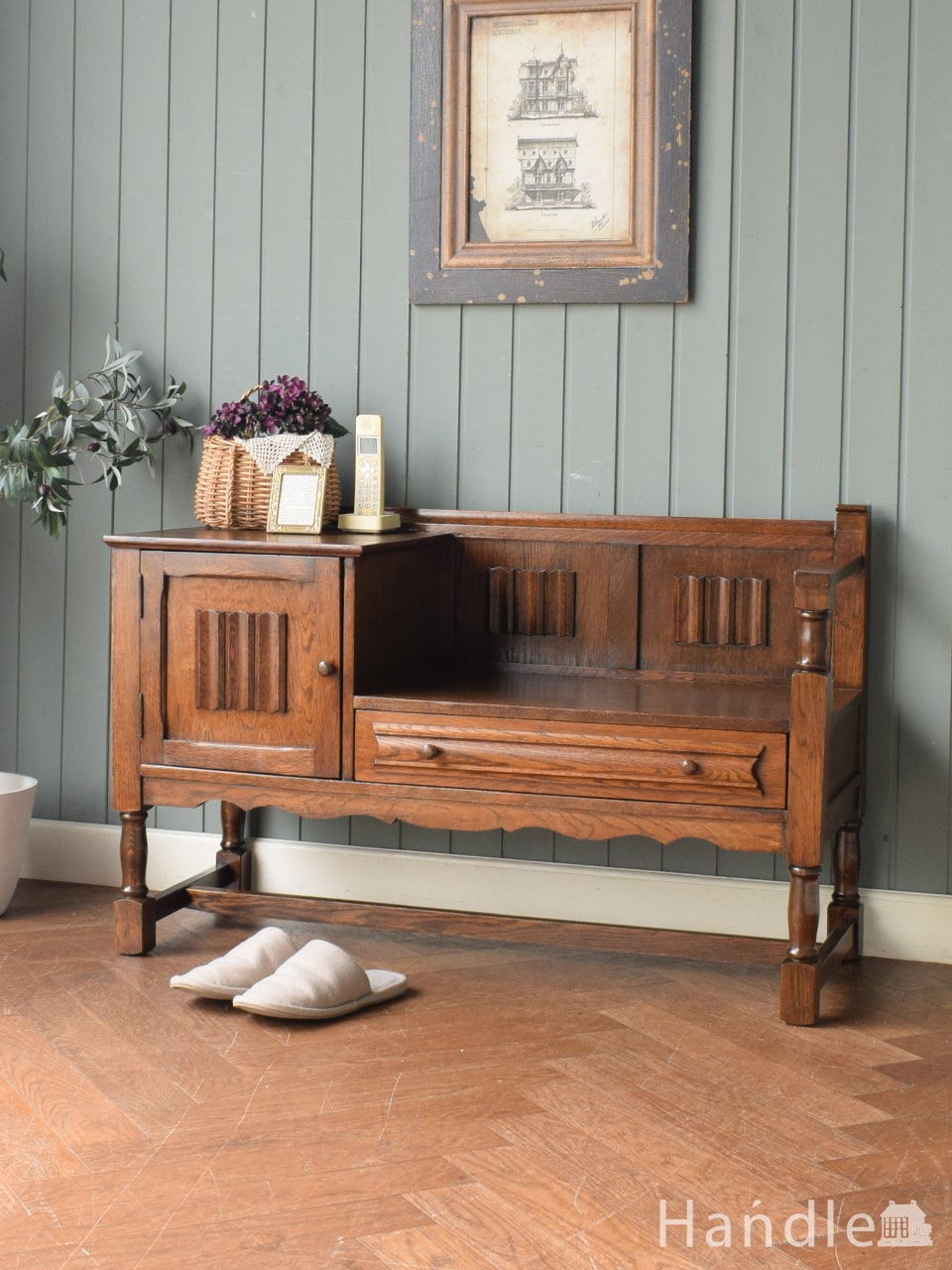 北欧スタイルのスッキリとした引き戸タイプのヴィンテージサイドボード