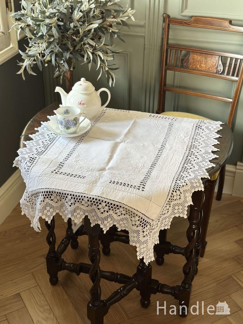 カットワークが美しいドイリーレース、フランスから届いた手作りの