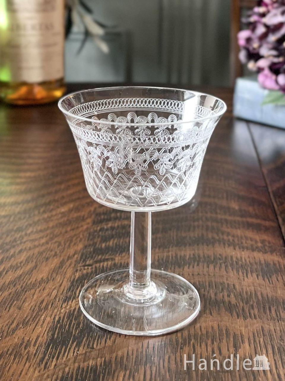 大人のための小さなアンティークグラス、お酒を楽しむリキュールグラス