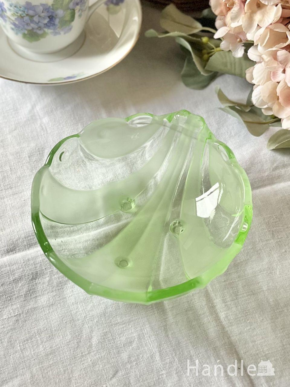 ディプレッショングラスのガラスボウル、エッチングが美しいエレガント