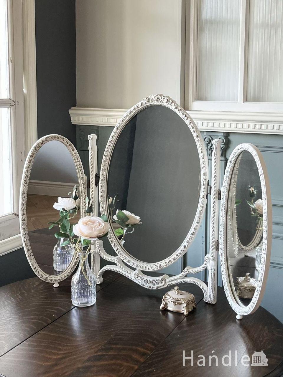 フランスから届いた白いフレームのおしゃれ鏡、アンティークのも美しい