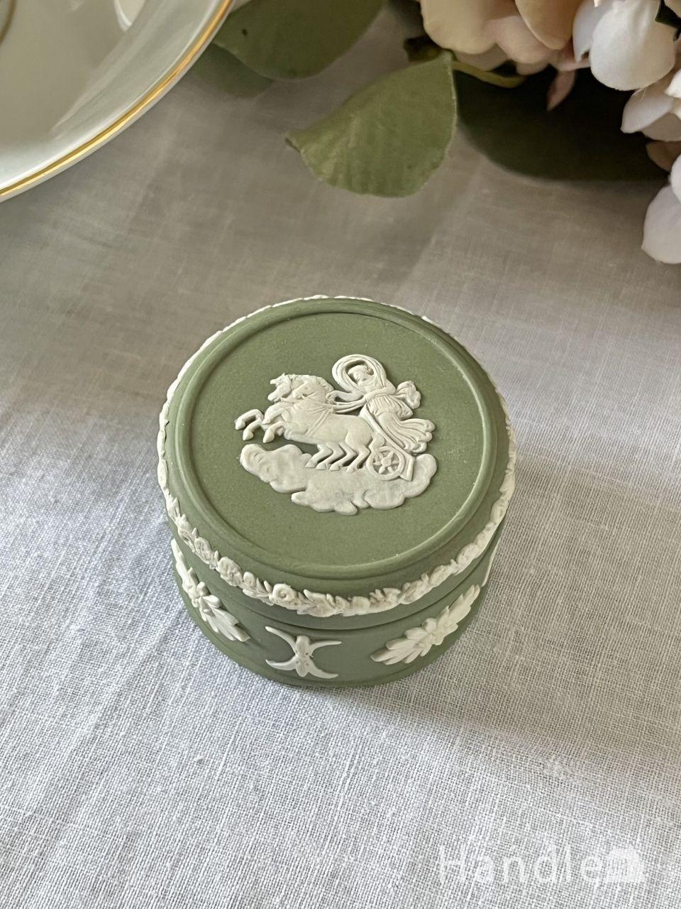 葉っぱの模様が型押しされたアンティークガラスのおしゃれなケース(pg