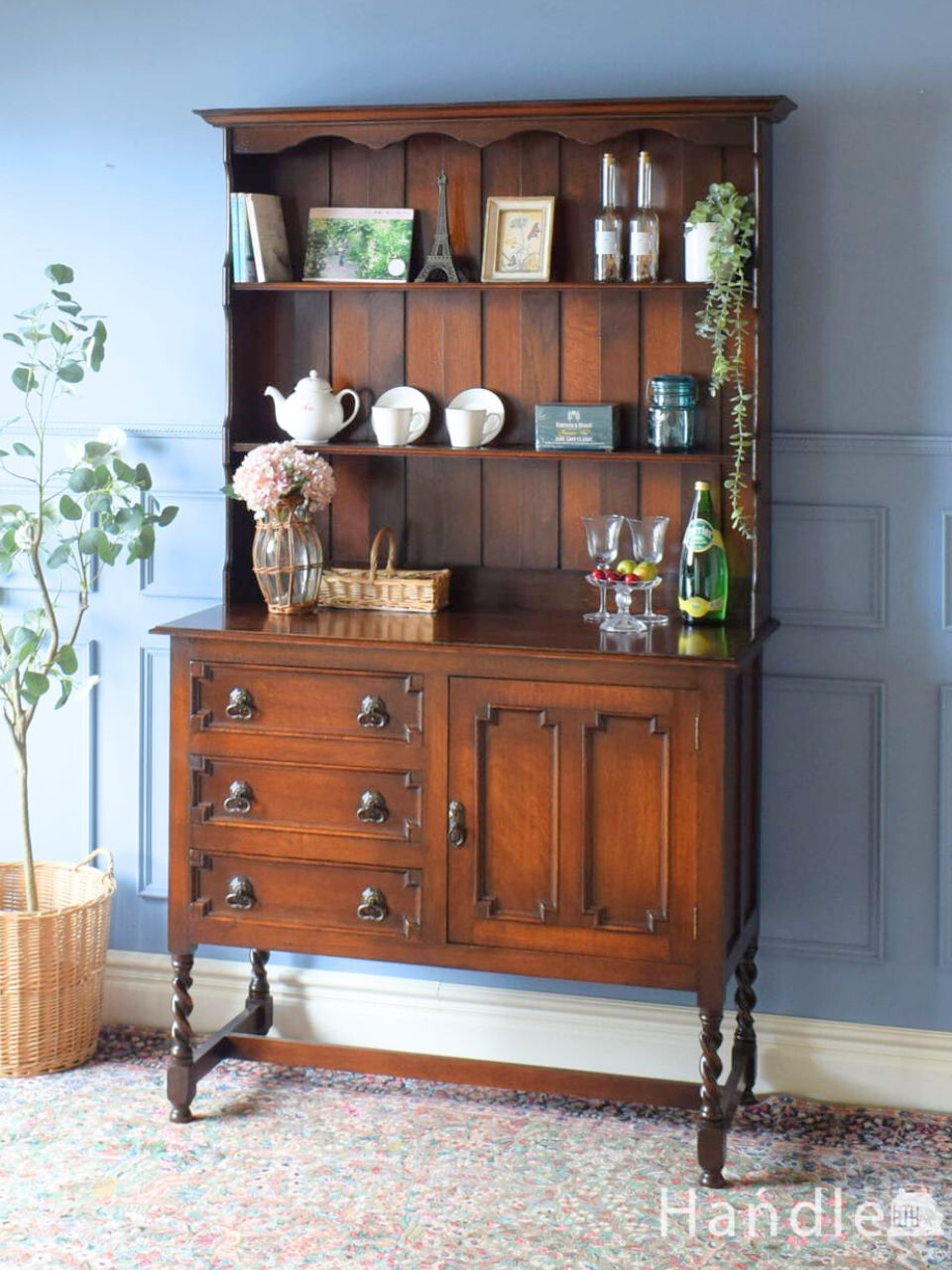 英国アンティーク家具、角に置けるコーナーカップボード（シェルフ）(q