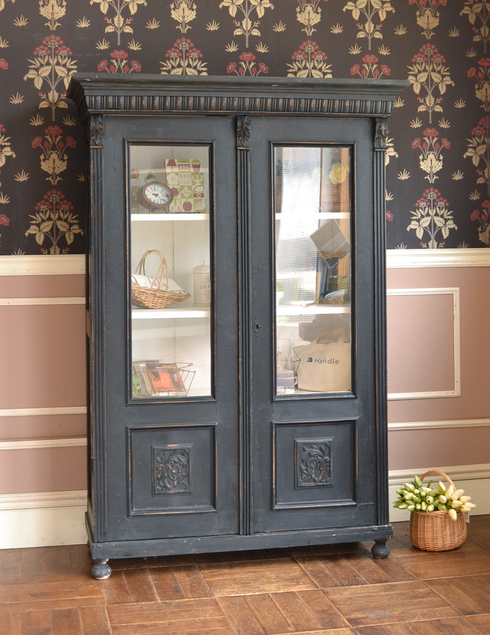 カッコいいアンティークのフランス家具、ブラックペイントのガラス