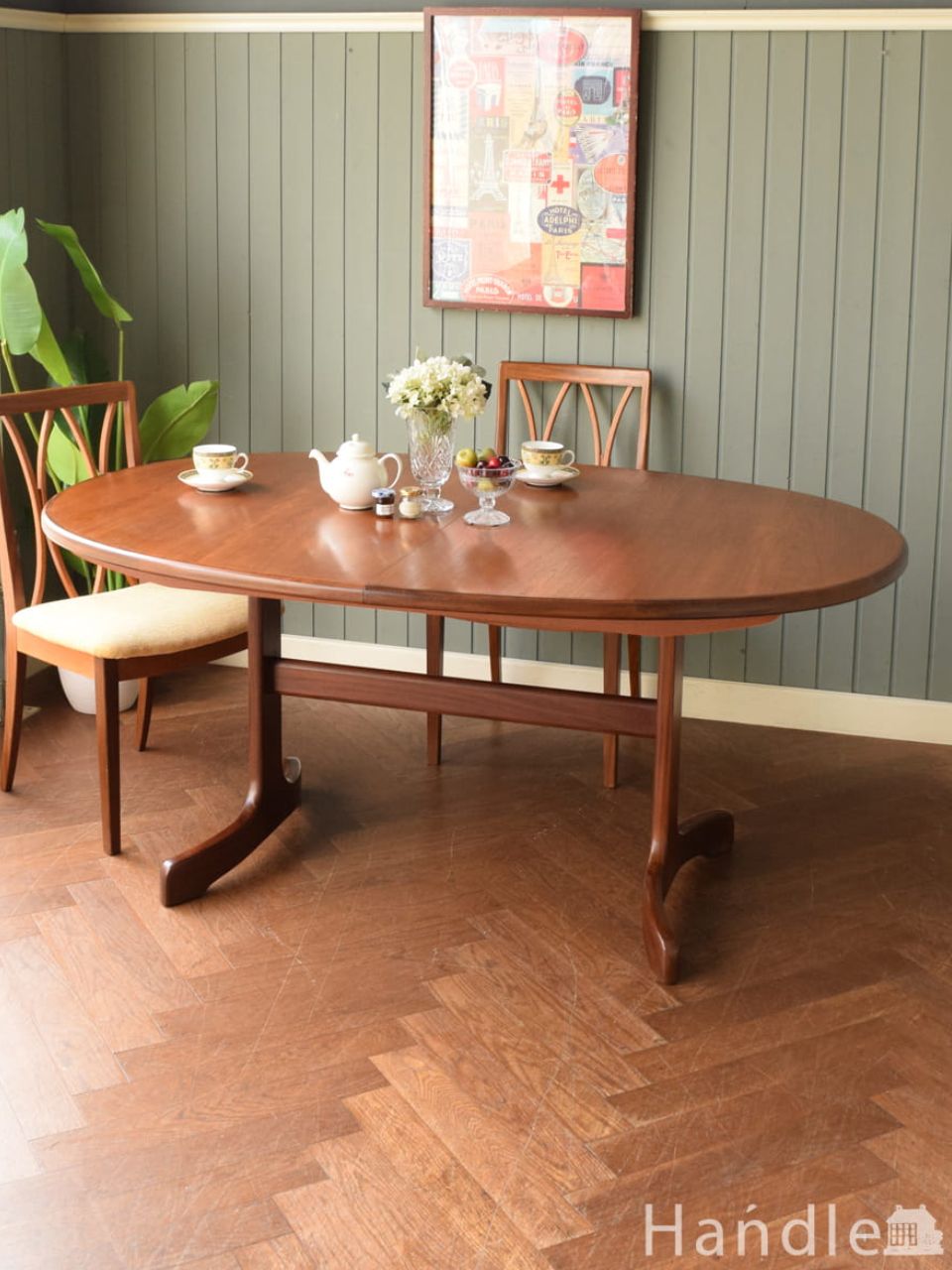 ホエールレッグがおしゃれなビンテージのテーブル、G-planフレスコの