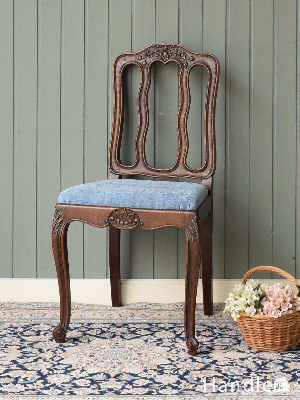 フランス輸入のダイニングチェア、背もたれが華やかなアンティーク椅子