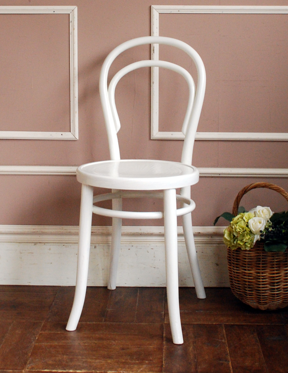 ホワイトカラーのペイントチェア、英国の伝統的なアンティークベント