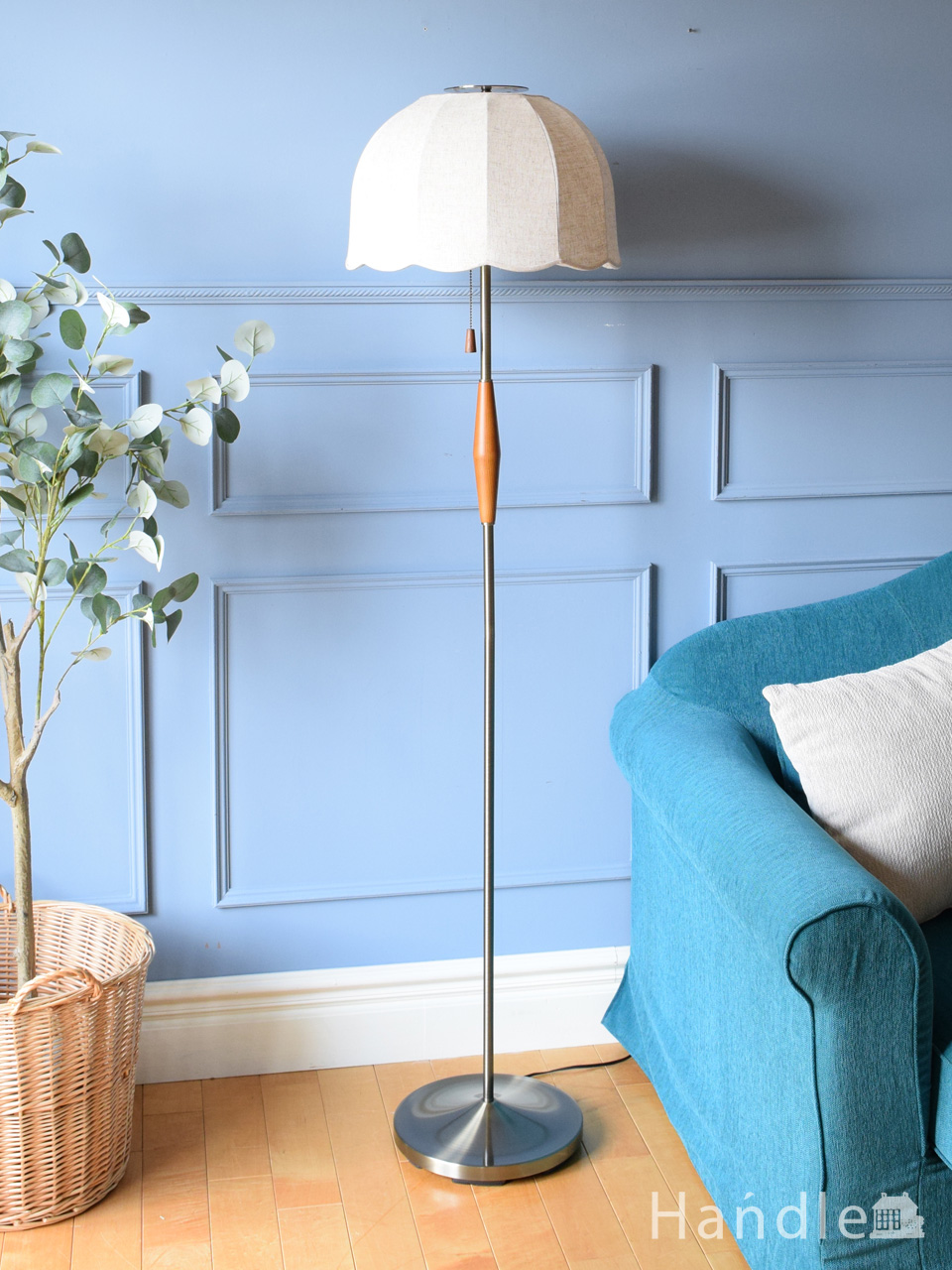 アンティーク調のおしゃれな照明、ステンドグラスのフロアランプ（3灯