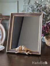 フランスアンティーク調の壁掛け鏡、ロココ調の装飾が入ったスクエア型