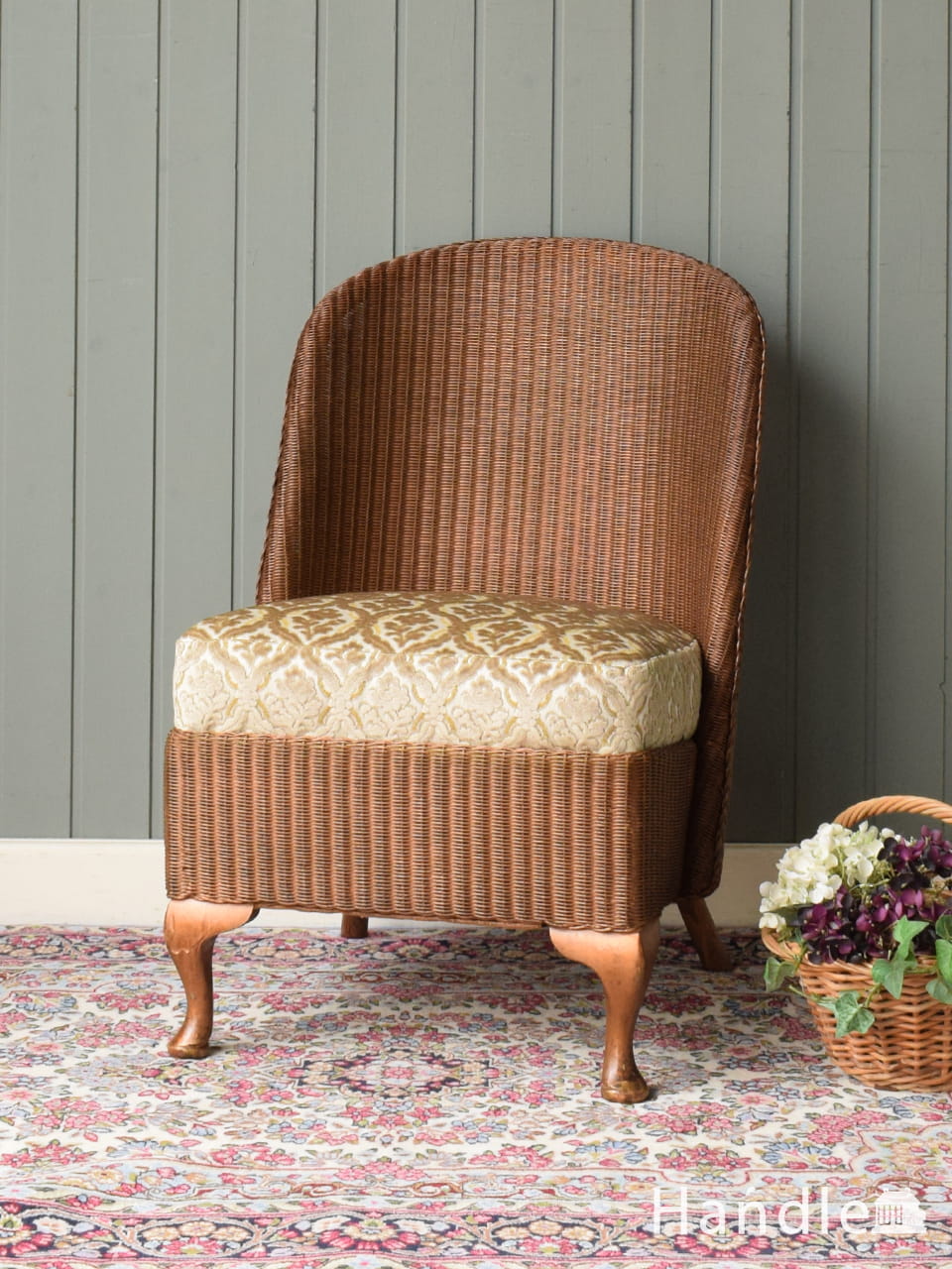 フランス生まれのサロンチェア、優しいピンクのアンティークプチポワン