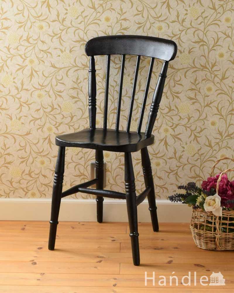 シックなペイント仕上げのイギリスで見つけたアンティークのキッチン