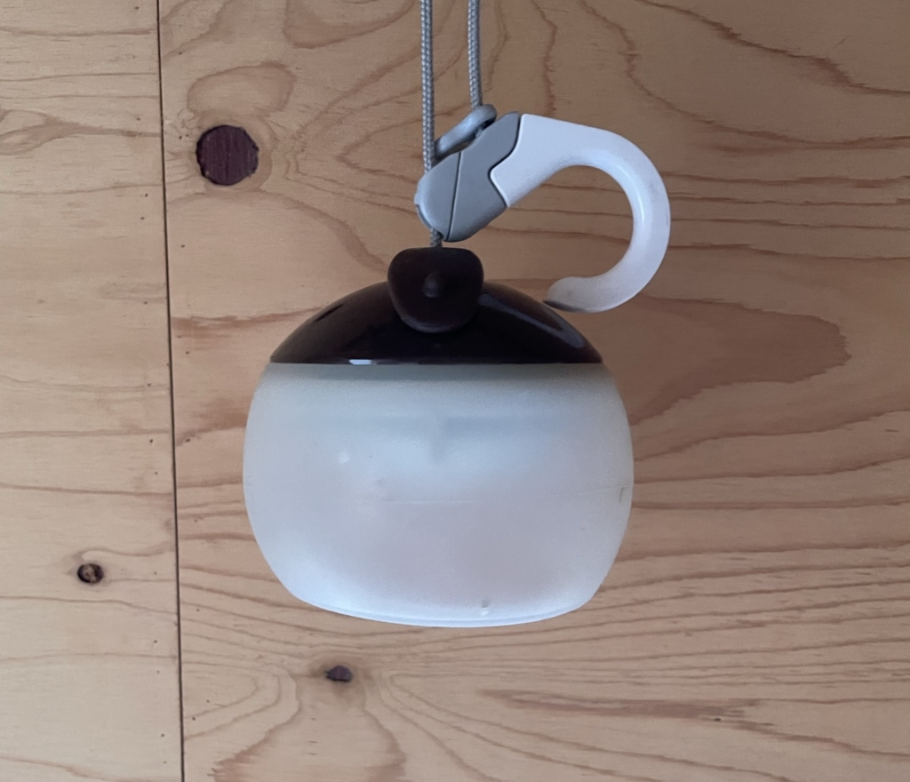 ほおずきに似たランタン。OctantisのLEDランタン。 | 外の空気が好きです。