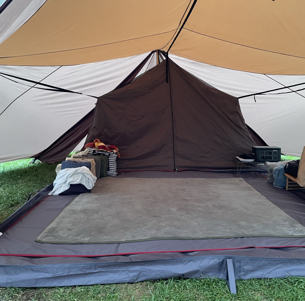 Coleman（コールマン）リビングフロアシートでお座敷スタイル。 | 外の