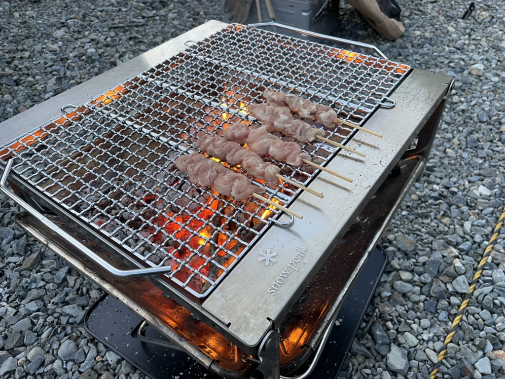 レビュー】焚火台 グリルブリッジ は必ず買うべきです。 | 外の空気が