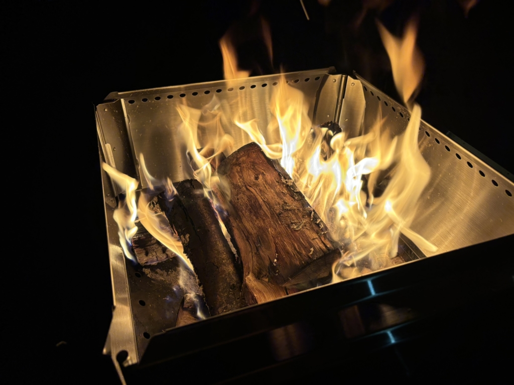 スノーピークのフローガLをレビュー。焚き火を楽しむ専用アイテムです