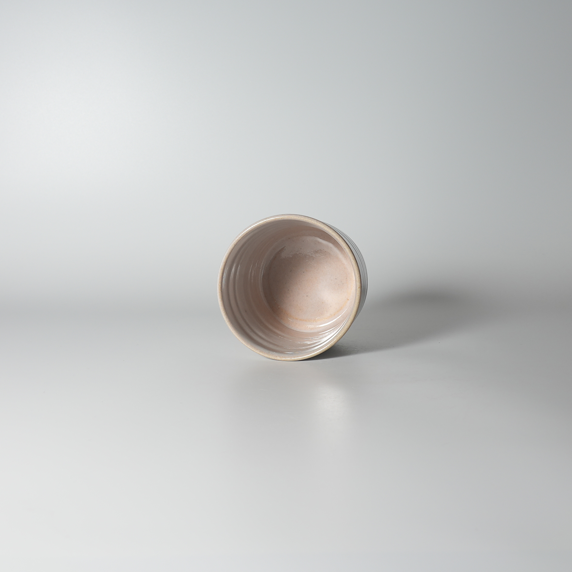 萩焼で人気陶芸家の新庄貞嗣氏の萩花入です。未使用品です 萩湯呑 木箱