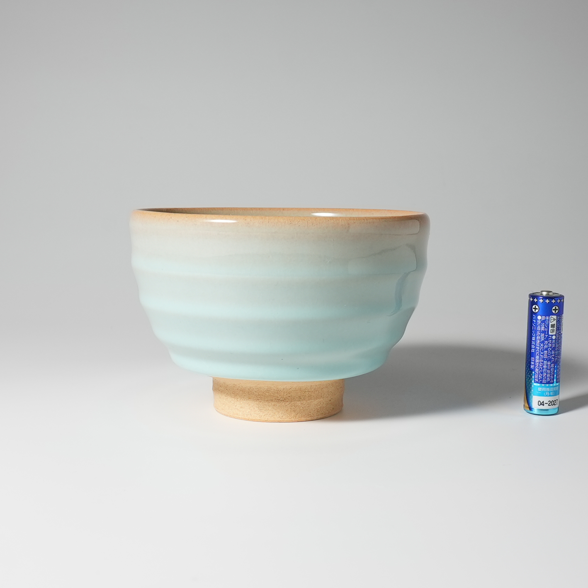 淡青釉抹茶碗 岡田泰作 岡田窯 萩焼 | 萩焼屋Hagiyakiya ネットショップ