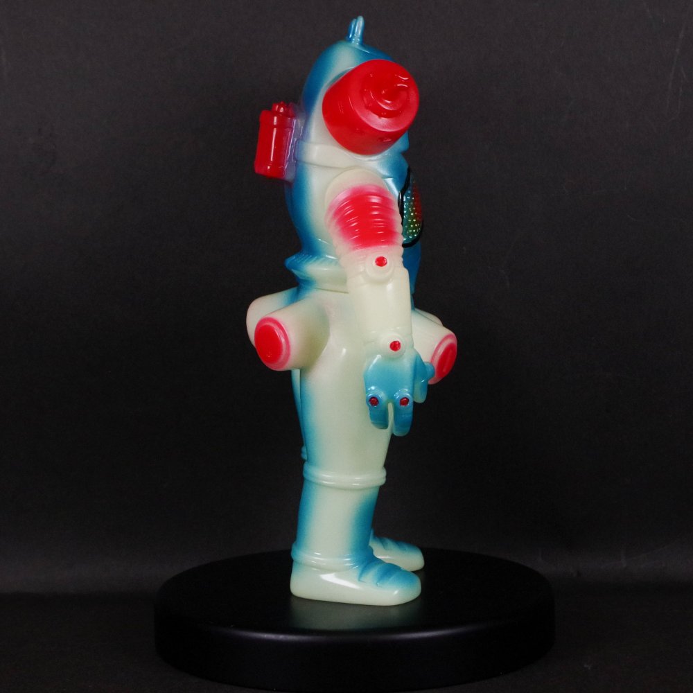 3月9日(日)より販売開始】【ブルマァク】キングジョー(蓄光ブルー)が