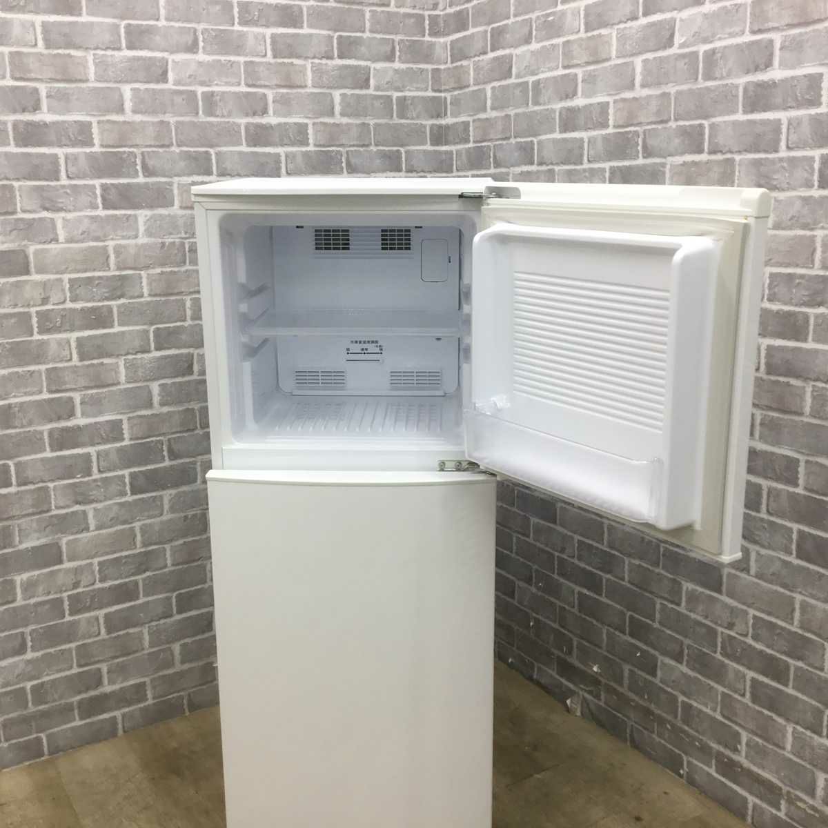 ユーイング 冷蔵庫 2ドア 140L 右開き ホワイト UR-F140J(W) 2017年製