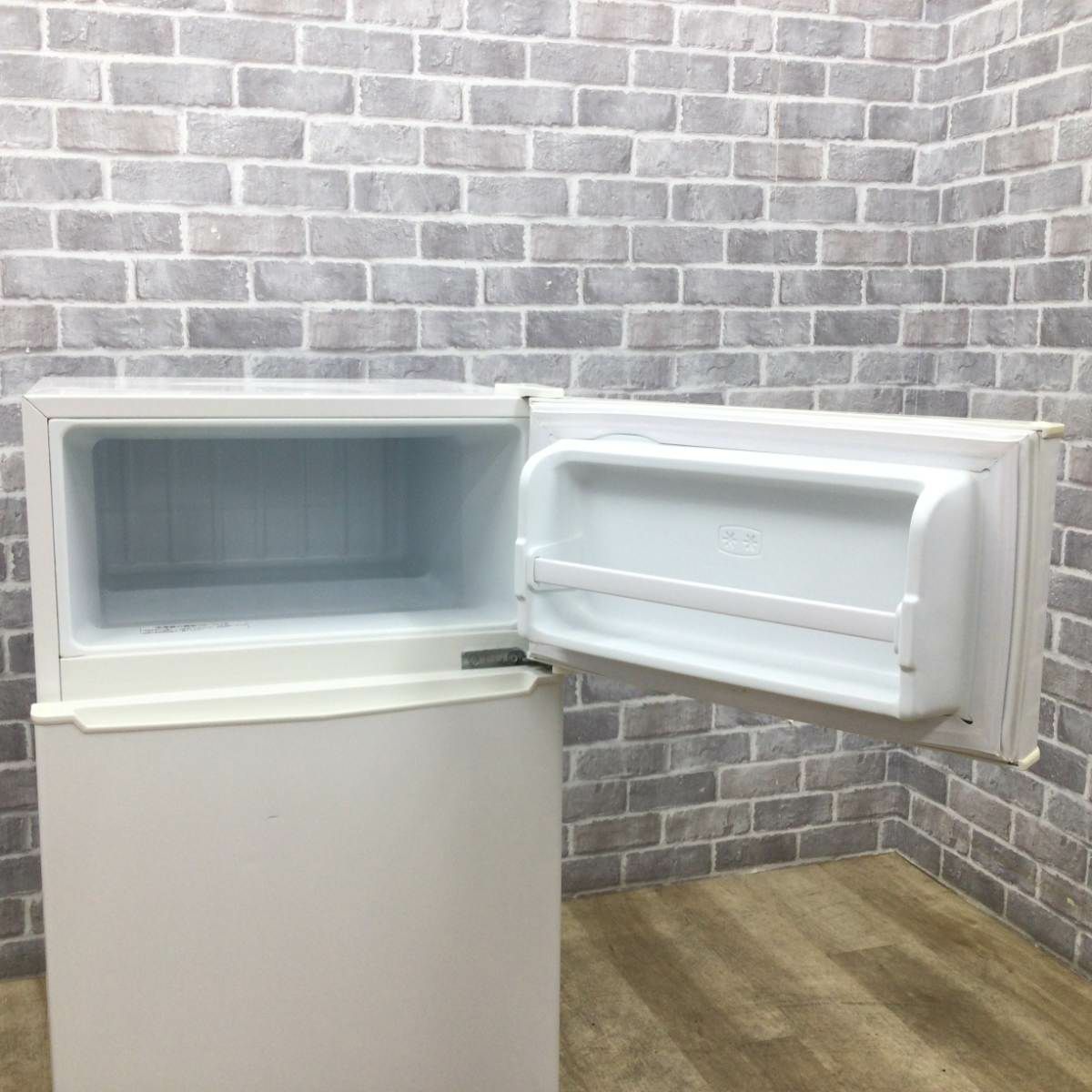 タグレーベルバイアマダナ 冷蔵庫 2ドア 86L 右開き AT-HR11-W 2017年