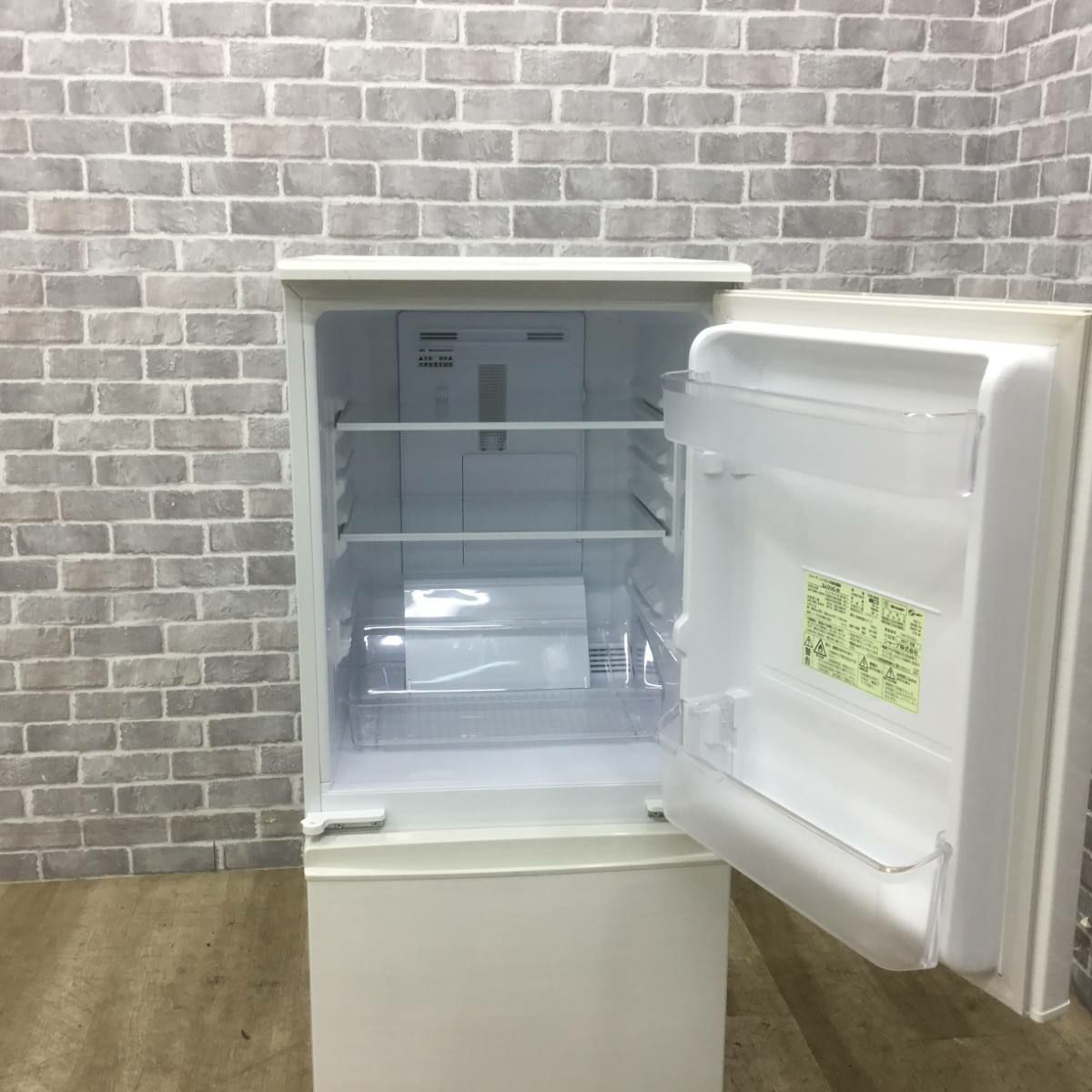 シャープ 冷蔵庫 2ドア 137L どっちもドア SJ-D14C-W 2017年製