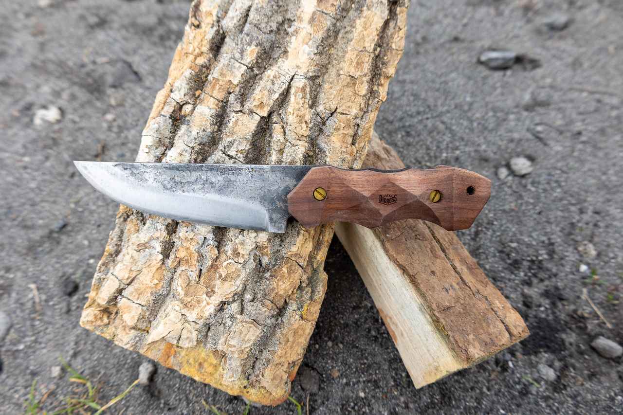 切れ味日本一の刀匠×アウトドアショップがコラボした、唯一無二の黒打