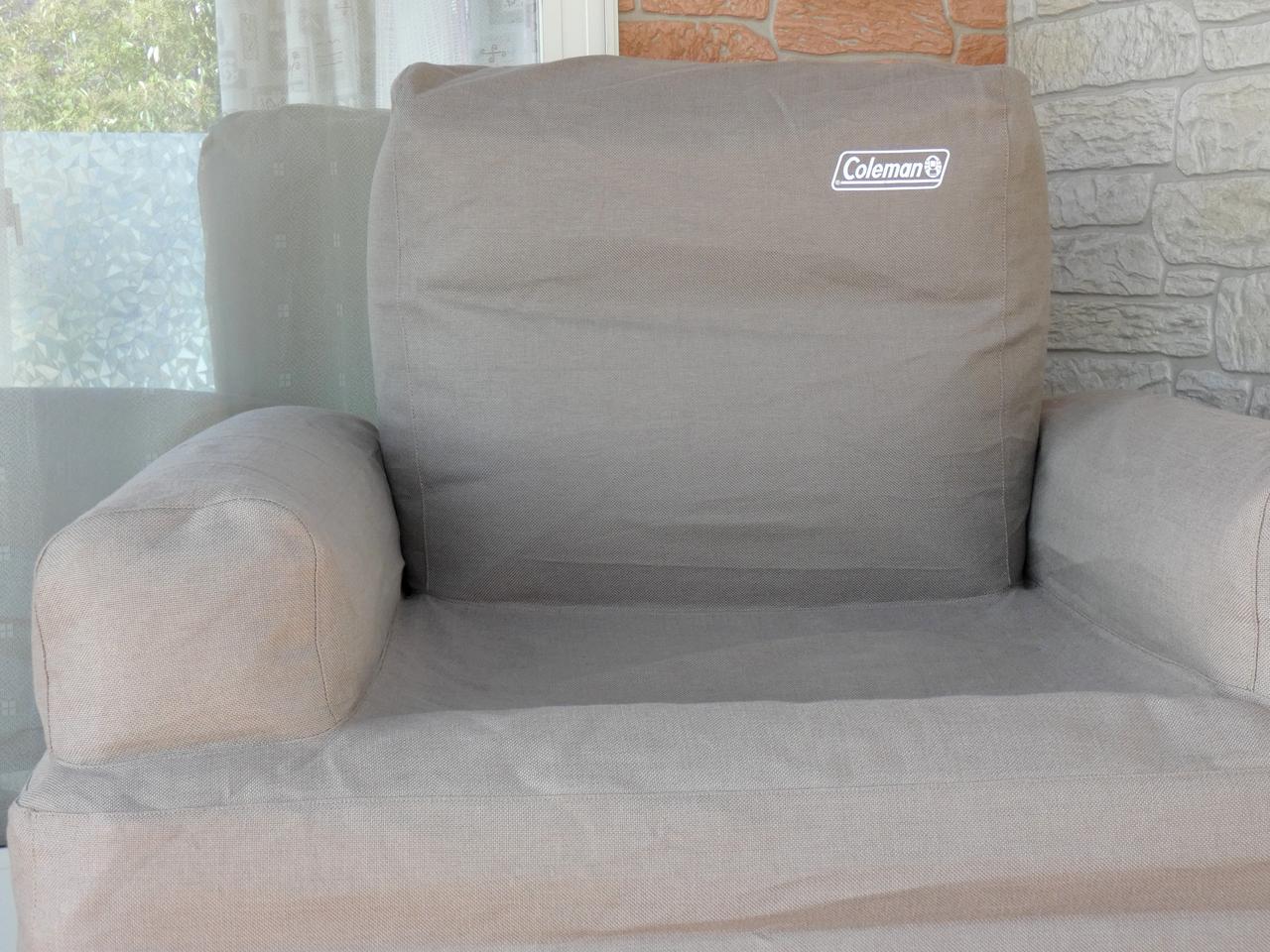 持ち運べるソファでキャンプが超快適に！コールマン『エアカウチ