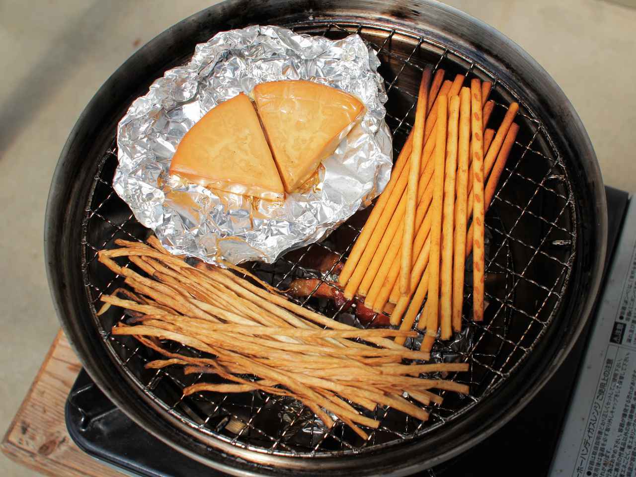 コールマンの「コンパクトスモーカー」使い方 火加減など使い方を説明