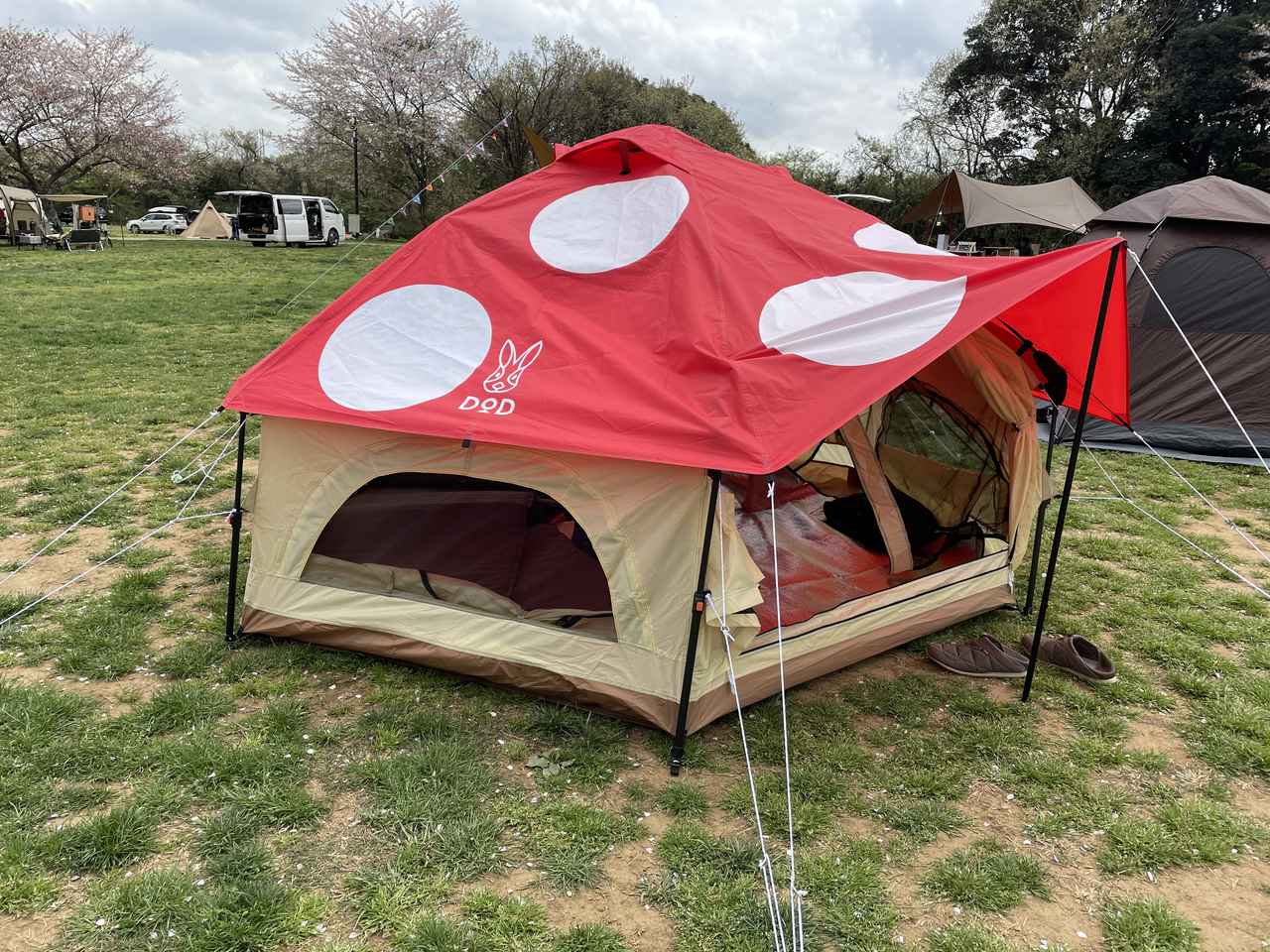 キノコテントはワンタッチで便利！DODのキノコテントはファミリー