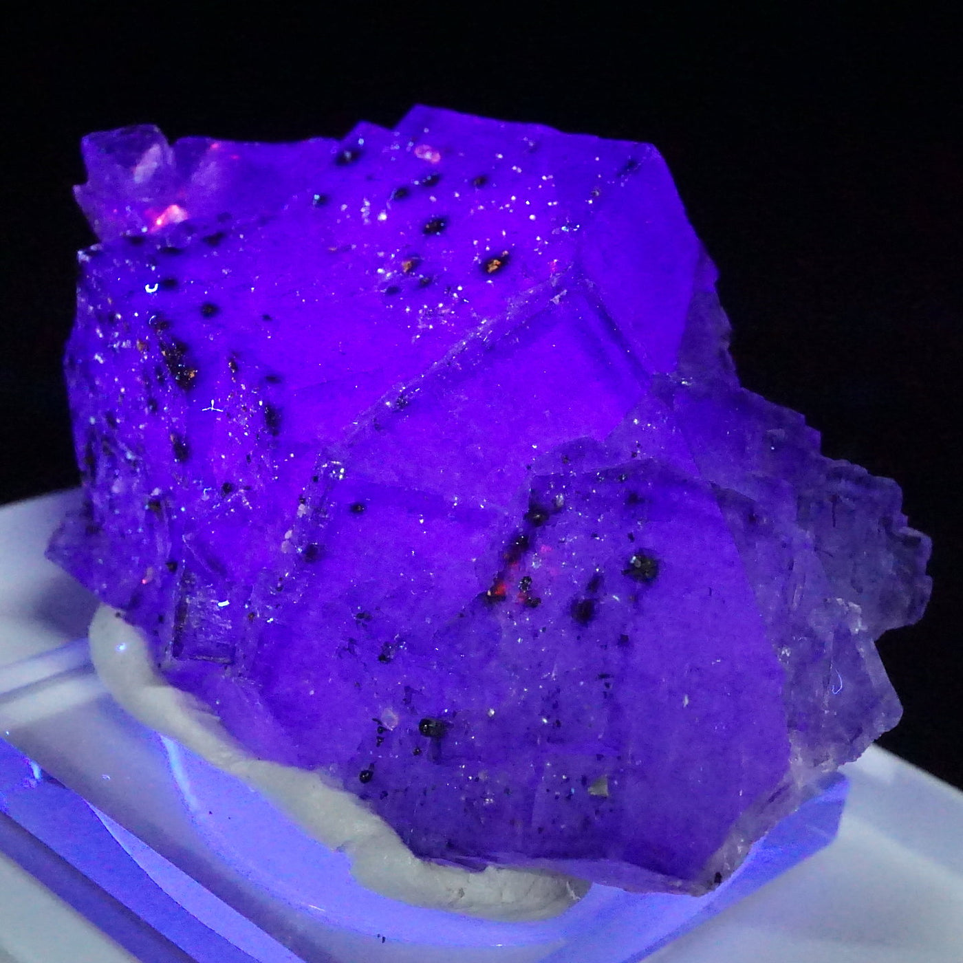 テネシー州・エルムウッド鉱山産 フローライト – 天然石ハッピーギフト