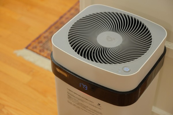 アメリカのシリコンバレーで開発された、最新最強の空気清浄機を設置