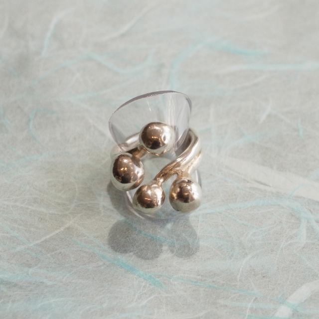 HUMAN and THINGS -ヒューマンシング- / Monica Castiglioni / 4BALL