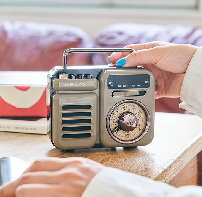 見た目レトロ、機能最新ラジオ – HATCH