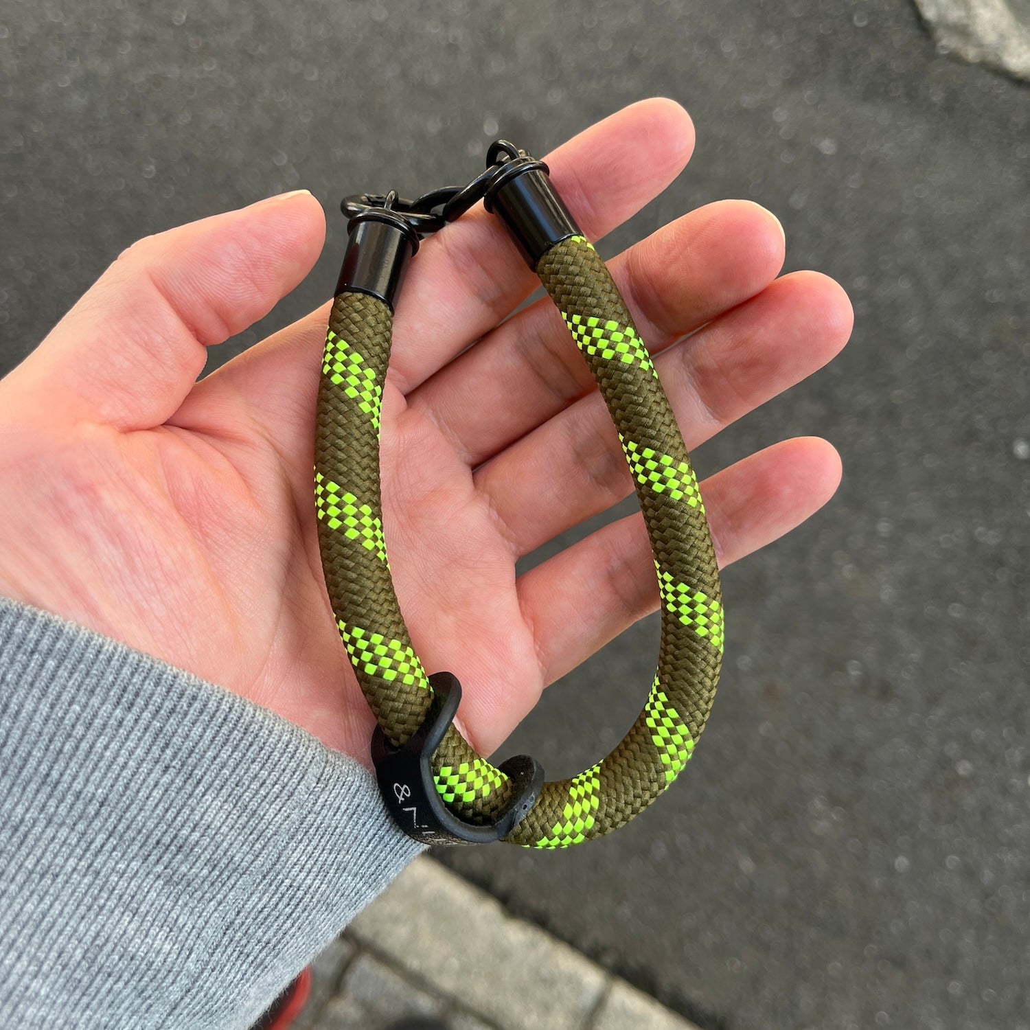 チラ見せリストストラップ – HATCH