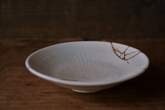 割れた小さい平皿の簡単金継ぎ方法 02～ 新うるし塗り完成まで