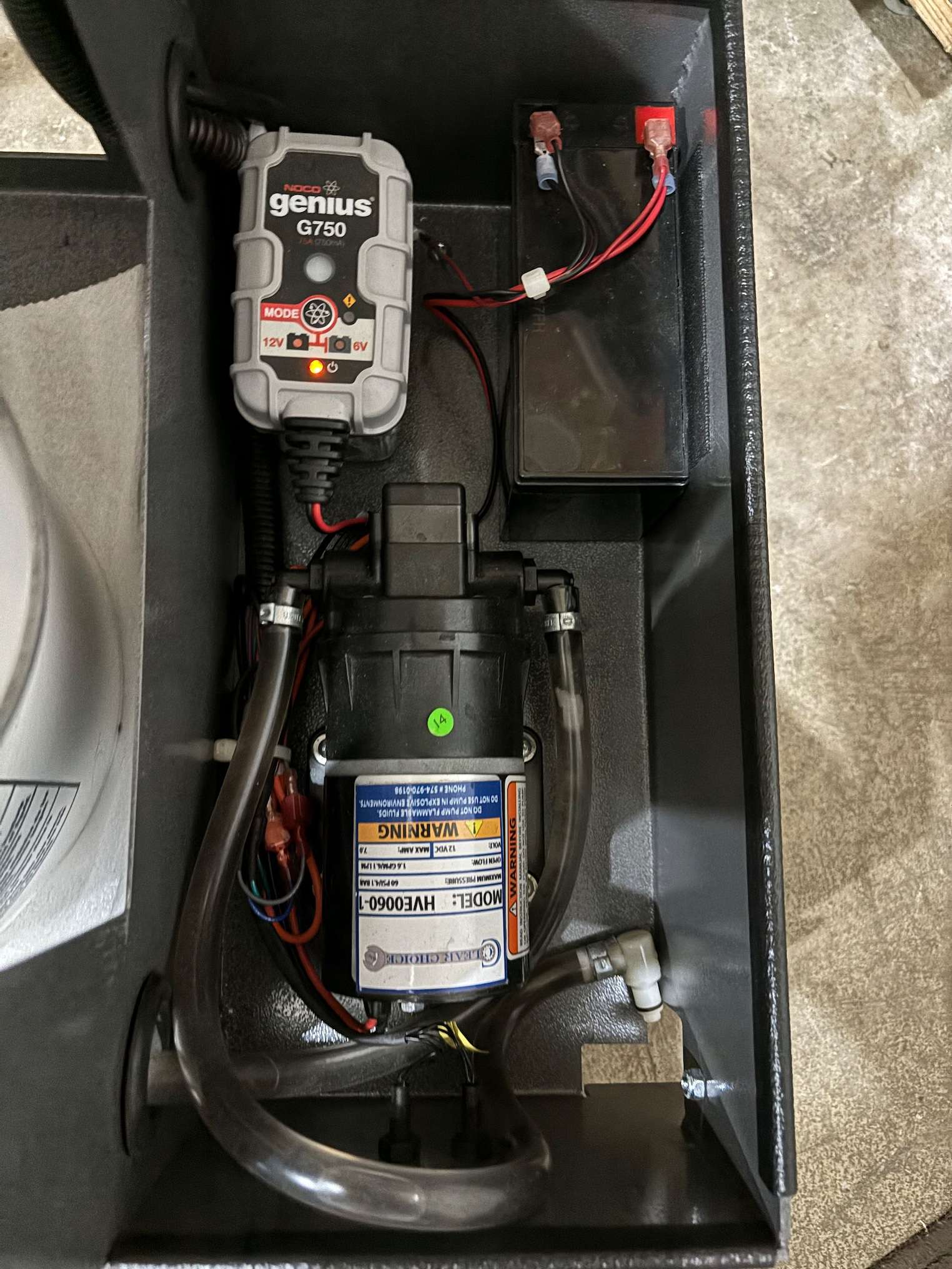 HAWK Flight Applicator with Battery-Powered Pump - 48 Inch - Hawk