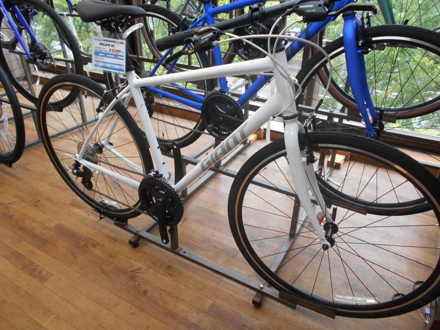 新車・路上未走行】GIANT ESCAPE RX3 (2025モデル) 【公式通販】