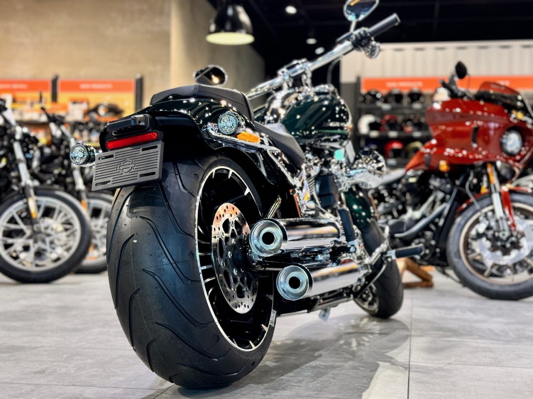 残り台数僅か！驚異の240サイズワイドタイヤ装着のFXBR ブレイクアウト