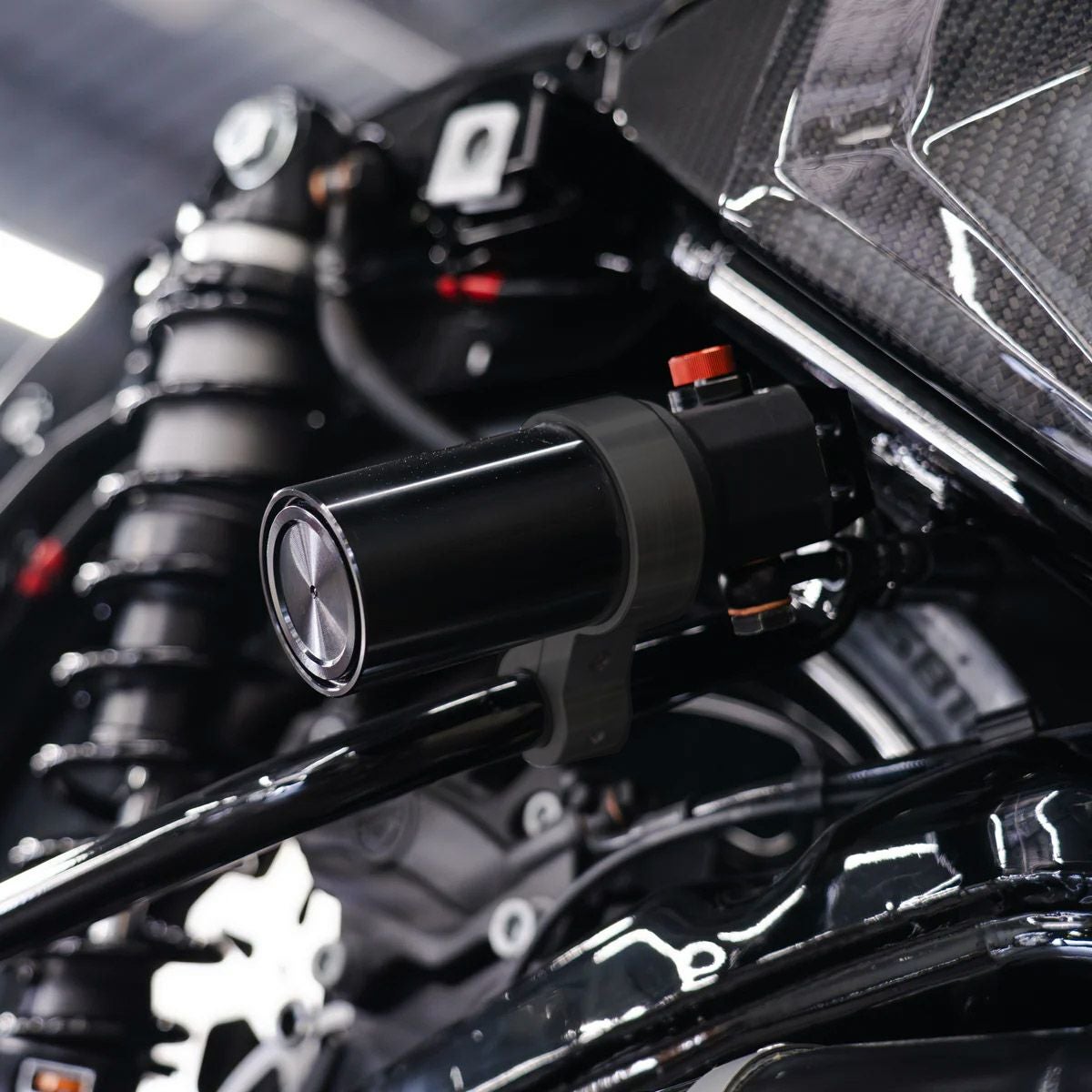 2009以降 ツーリング オーリンズ用 リアリザーバータンクマウント