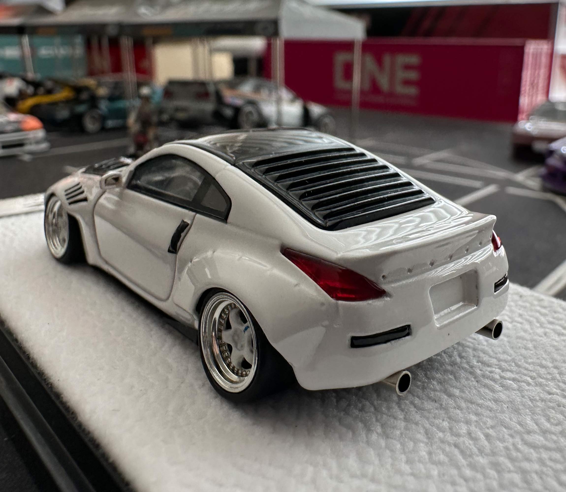 2-z33-pandem-ym-model.jpg?v=