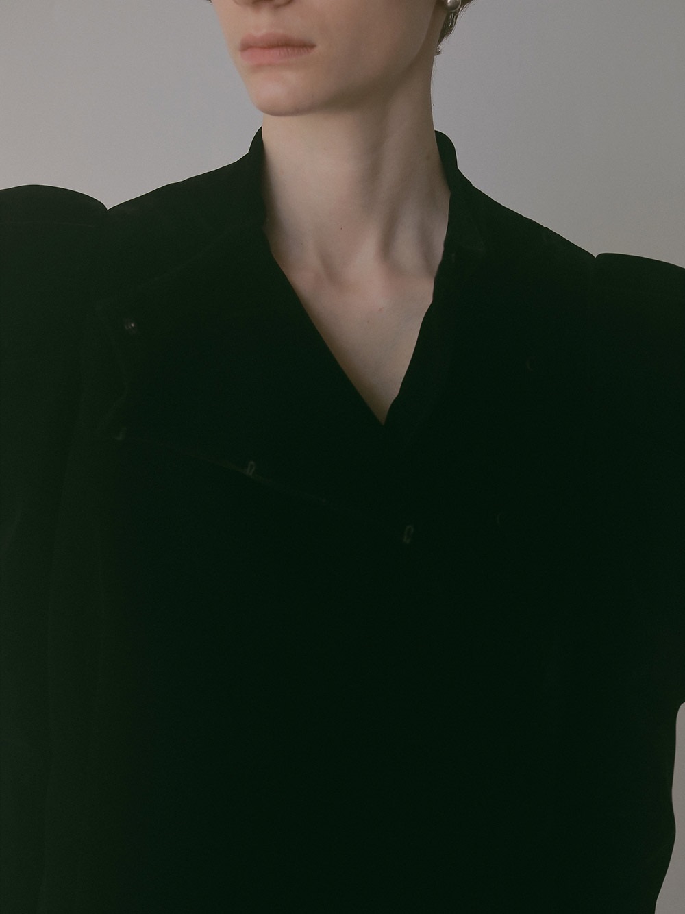 ベロアパワーショルダー | Jacket | HER. Online Store