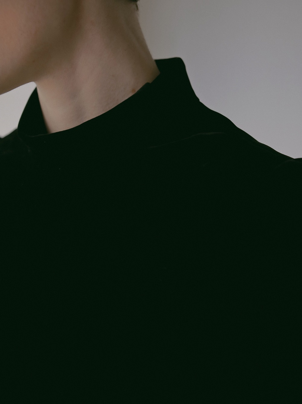 ベロアパワーショルダー | Jacket | HER. Online Store