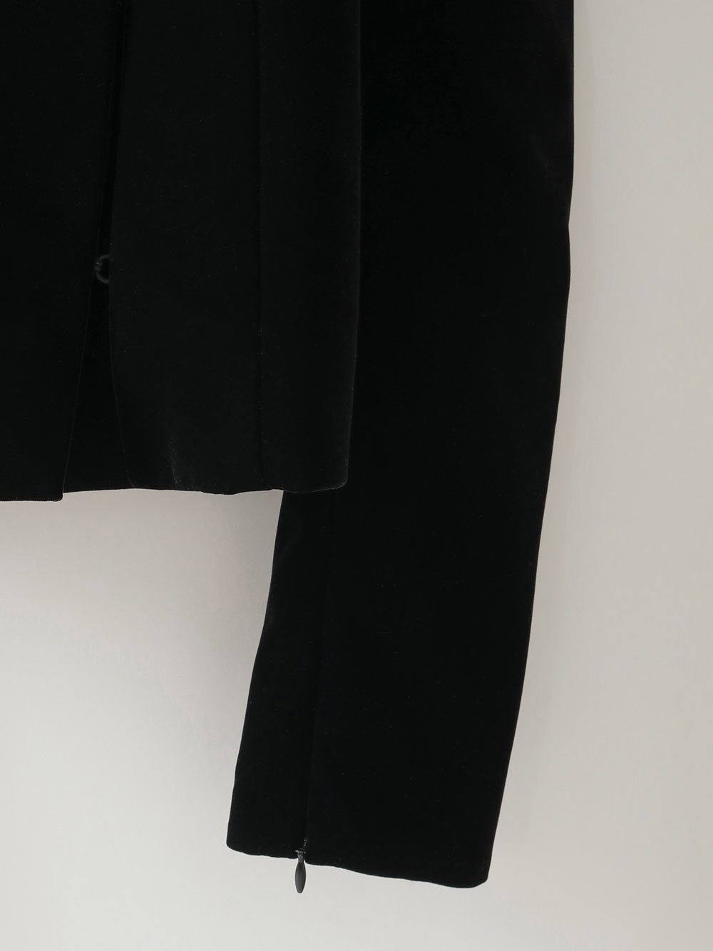 ベロアパワーショルダー | Jacket | HER. Online Store